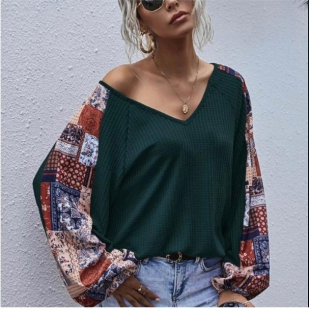 Green thermal shirt with decorative sleeves